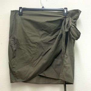 Sz 3x - NWOT - Green Faux Wrap Skirt - Hook & Eye + Zipper Close